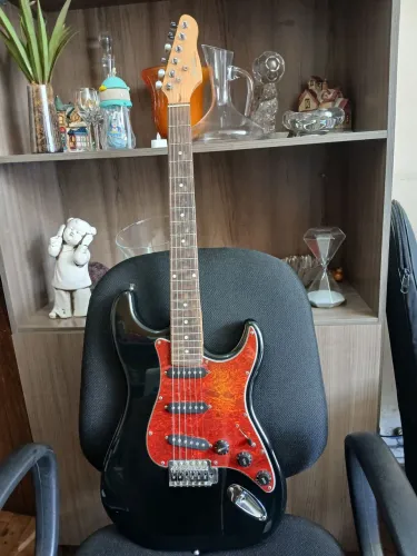 Guitarra Gianini Standard Séries G100 BK/TT Semi-nova
