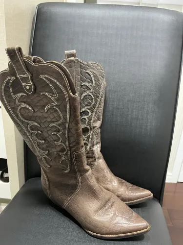 Bota cowboy marrom 