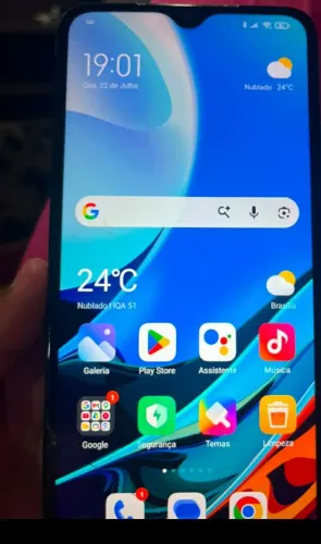 vende-se celular redmi 9 xiaume mínimos trincado bom