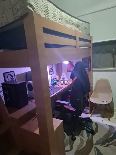 Cama com escrivaninha e colchão solteiro