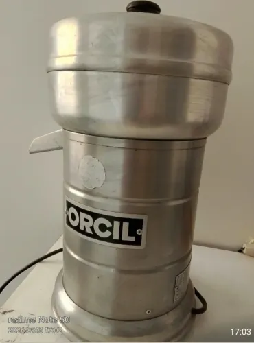 Espremedor de laranjas industrial, em inox