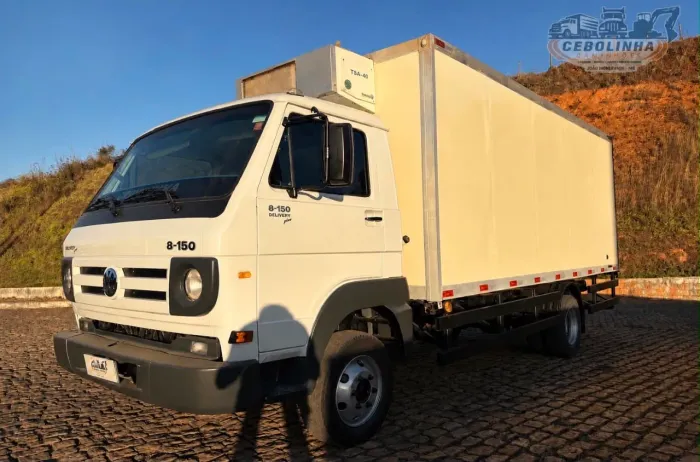 8-150 delivery plus com baú frigorífico