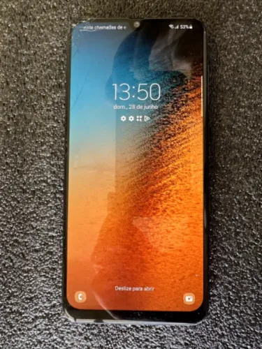 Samsung Galaxy A30 64GB - Com marcas de uso, trinca na tela