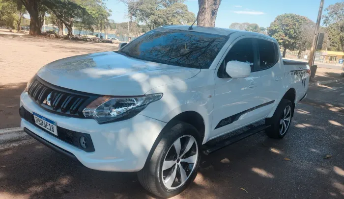 Mitsubishi L200 Triton Sport GLX 2.4 CD Diesel Mec. 2020