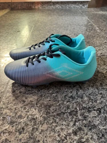 Chuteira Campo Umbro Vibe Azul 42