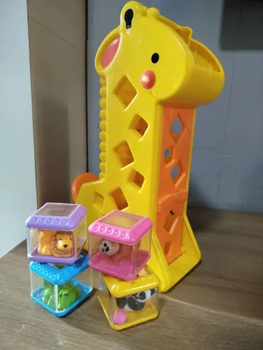 Brinquedo Girafa c/ blocos Fisher price.