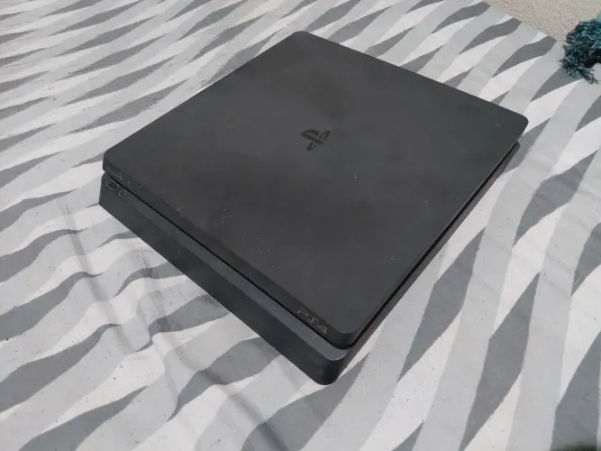 PS4 Slim usado