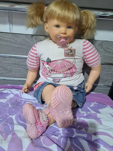 Vendo boneca cotiplás, corpo novo
