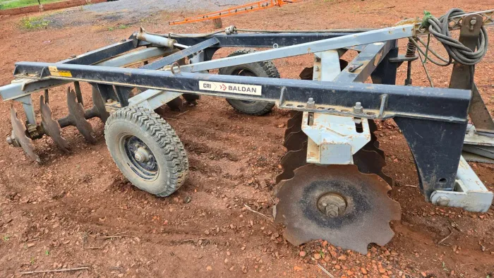 Grade aradora Baldan 16x28 pouco usada