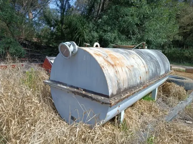 TANQUE EM AÇO (COMBUSTÍVEL OU LÍQUIDO)