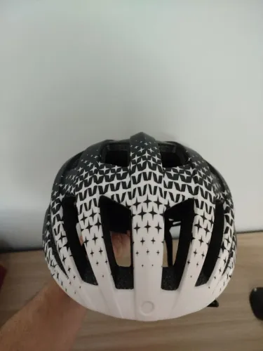 Capacete de ciclismo com óculos acoplado