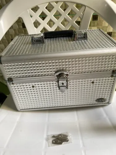 Maleta porta objetos com chave