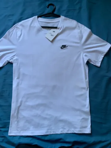 Camiseta Nike Sportswear Club Masculina