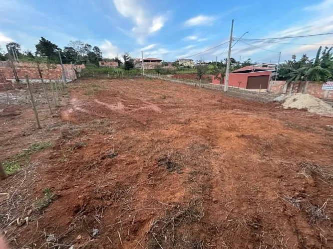 Lote à venda em Capoeira Grande com água, esgoto e energia - Onça de Pitangui.<br>