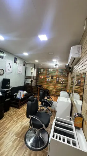 Vendo todos os moveis da barbearia.