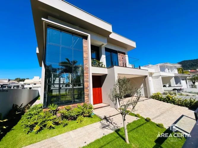 CASA ALTO PADRÃO COM 3 SUÍTES NA PEDRA BRANCA | PALHOÇA