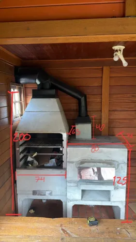 Churrasqueira + forno para pizza + chaminé