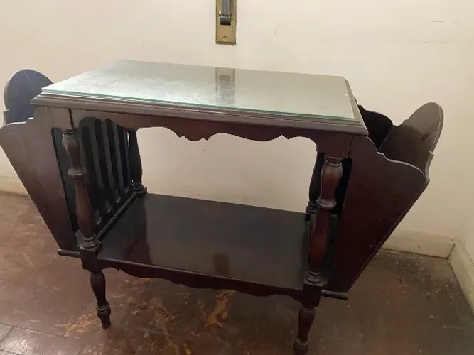 Mesa tipo porta revista