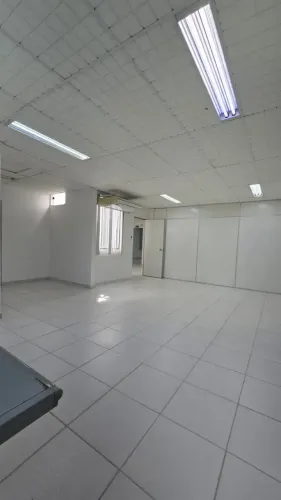 Ponto Comercial de 250m2 No Parque 10 - Próximo ao Banco do Brasil - Prédio Comercial
