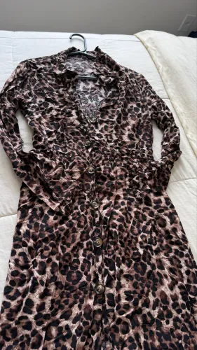 Vestido de oncinha tam M veste P serve como saída de praia lindíssimo