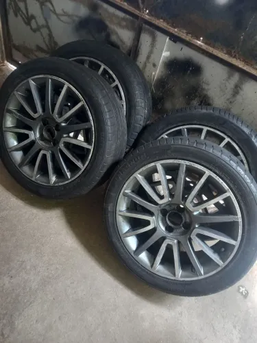 VENDE-SE ou TROCO Aros 17 Original (4x100) Pneus 80%