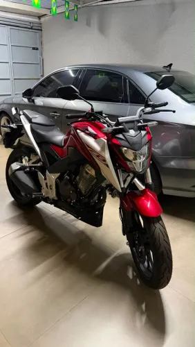 HONDA CB300F TWISTER 26/26 VERMELHA 1500km