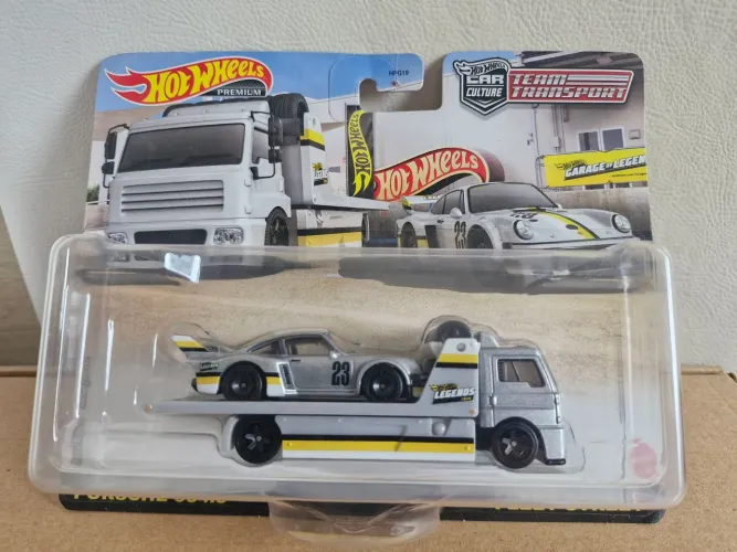 HOT WHEELS PREMIUM - CAR CULTURE TEAM TRANSPORT - PORSCHE 934.5 / FLEET STREET - HPG19
