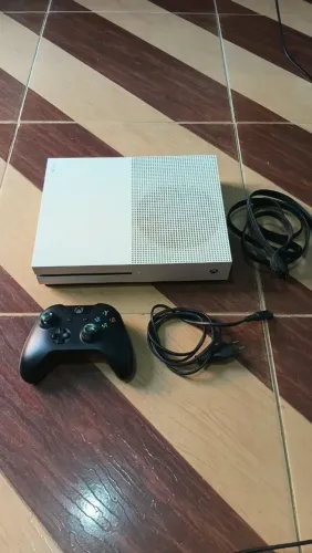 Vendendo Xbox one s 400 reais