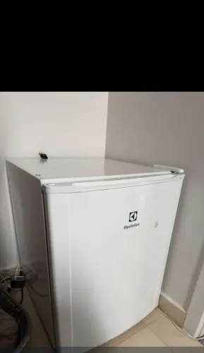 Vendo um frigobar seminovo