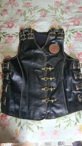 Colete de couro rústico,  moto Custom, modelo Harley Davidson, novíssimo. 