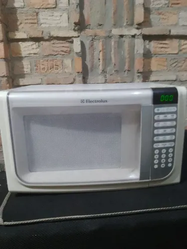 Vendo um microondas Electrolux funcionando perfeitamente