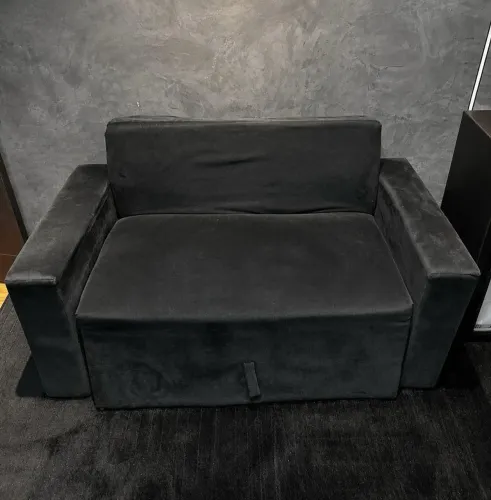 Vende-se sofá preto de 2 lugares