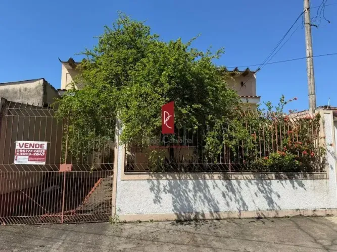 EXCELENTE LOCALIZAÇÃO, EM RUA FECHADA - CASA ÚNICA