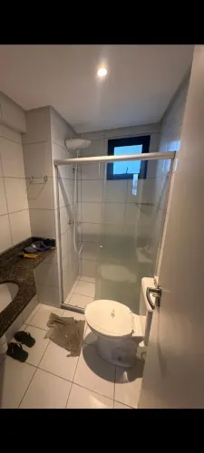 Duas portas de box banheiro.