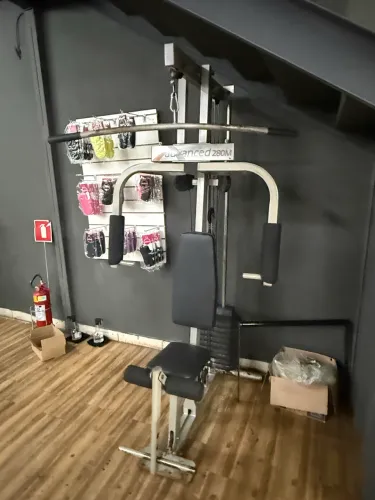 ESTAÇÃO DE MUSCULAÇÃO