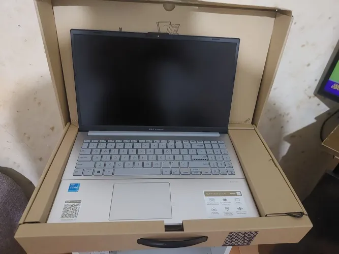 Vivobook Asus praticamente zero, na Caixa e nota fiscal.