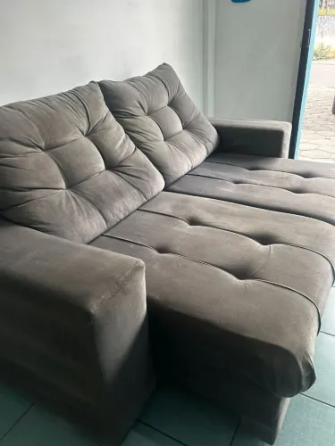 Sofá de luxo veludo cinza retratil e reclinável entrego