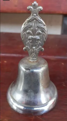 Antigo e lindo sino de mesa antiguidade enfeite decoração de mesa cenário cromado prateado
