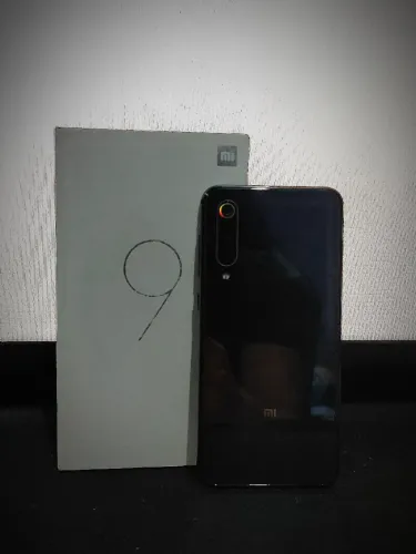 Xiaomi Mi 9 SE 128GB / 6GB RAM - Muito Conservado + Caixa Original