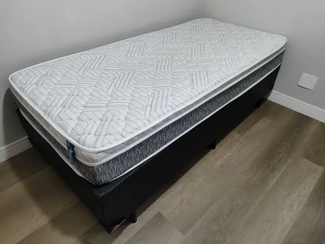 Cama e colchão box solteiro