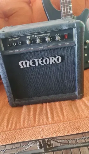 Baixo+ baixolão+ cubo meteoro