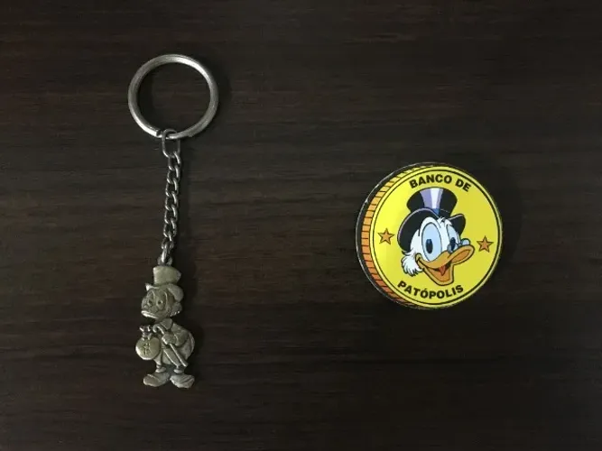 Kit Chaveiro Metálico Bronze Tio Patinhas Promocional Trim WDP + Broche Banco de Patópolis