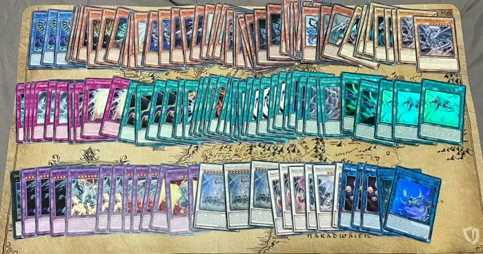 Deck Dragão Branco de Olhos Azuis YUGIOH - Deck Estrutural Destino Branco de Olhos Azuis