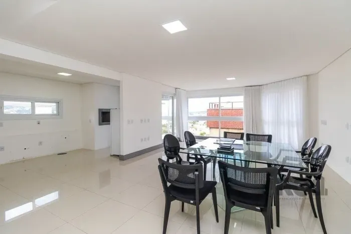Excelente cobertura de 238m² com 3 dormitórios e 2 vagas.