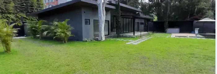 Bela residência nova e linear na rua mais charmosa e tranqüila de Itaipava