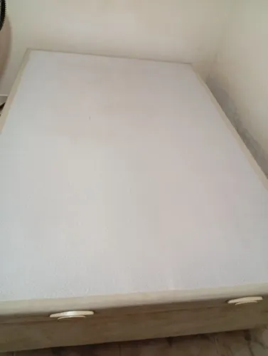 Vendo base box baú . Em perfeito estado passo cartão 