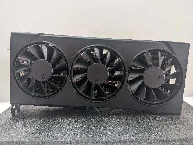 Placa de Video XFX Radeon RX 9060 XT Swift Triple Fan OC 16GB GDDR6