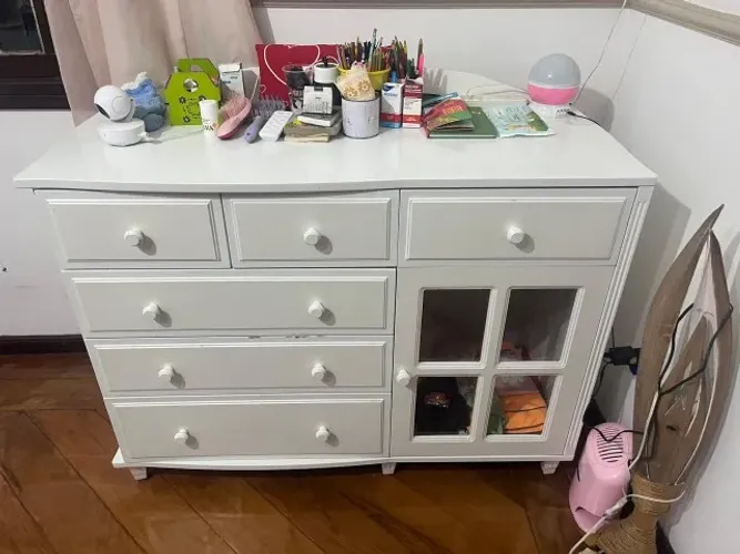 Cômoda/armário infantil branco, 7 gavetas e módulo com portas de vidro