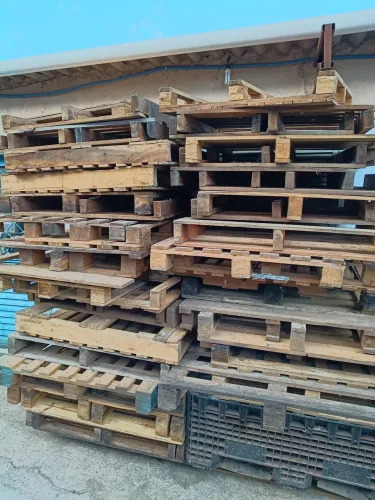 Lote com 35 paletes de madeira usados