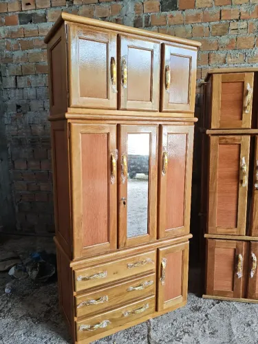 Guarda roupa de madeira 3 portas com maleiro novo entrega grátis.